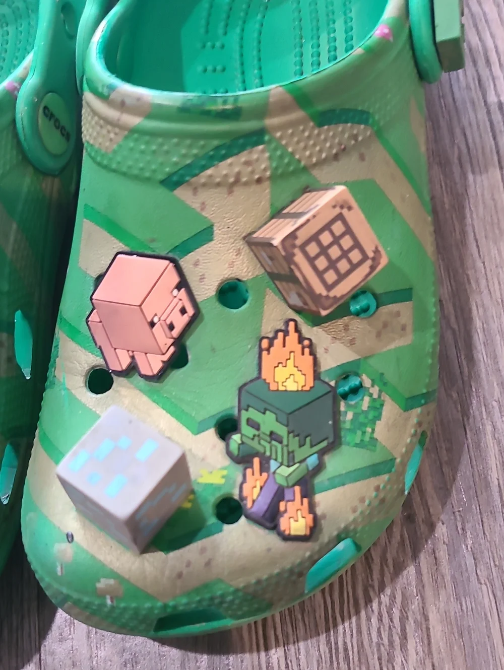 Kids Green Minecraft Clocs Size 4